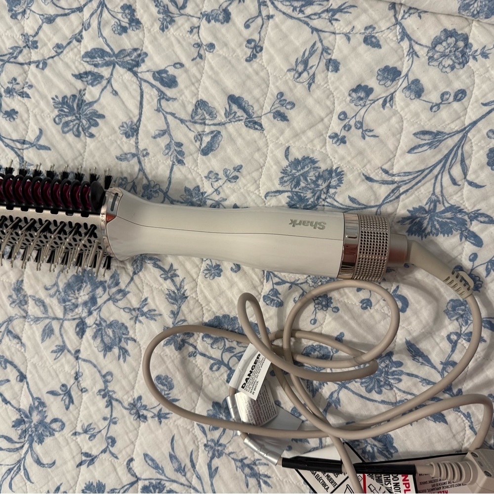 Shark Ionic Brush Dryer Hair Styler 2 in Barrel Electric Powered, White